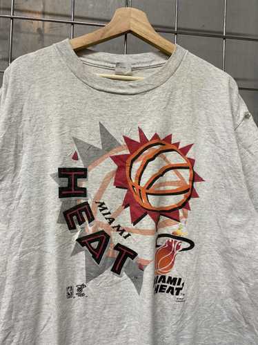 NBA × Vintage Vintage 90s miami heat nba tshirt