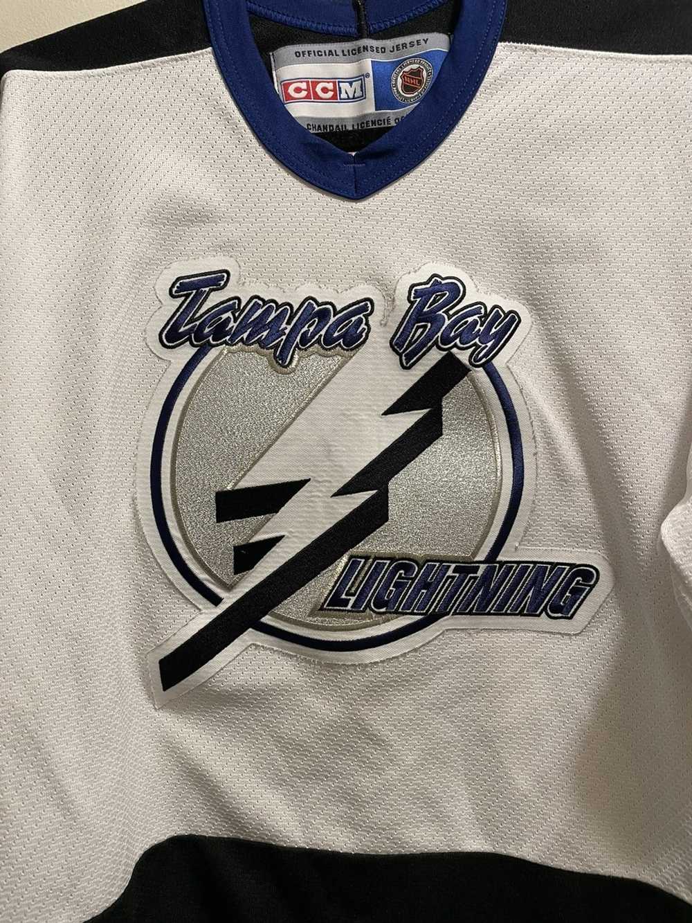 CustomCat Tampa Bay Lightning Vintage NHL Crewneck Sweatshirt Royal / 4XL