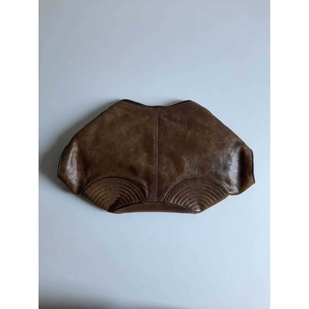Alexander McQueen Manta leather clutch bag - image 4