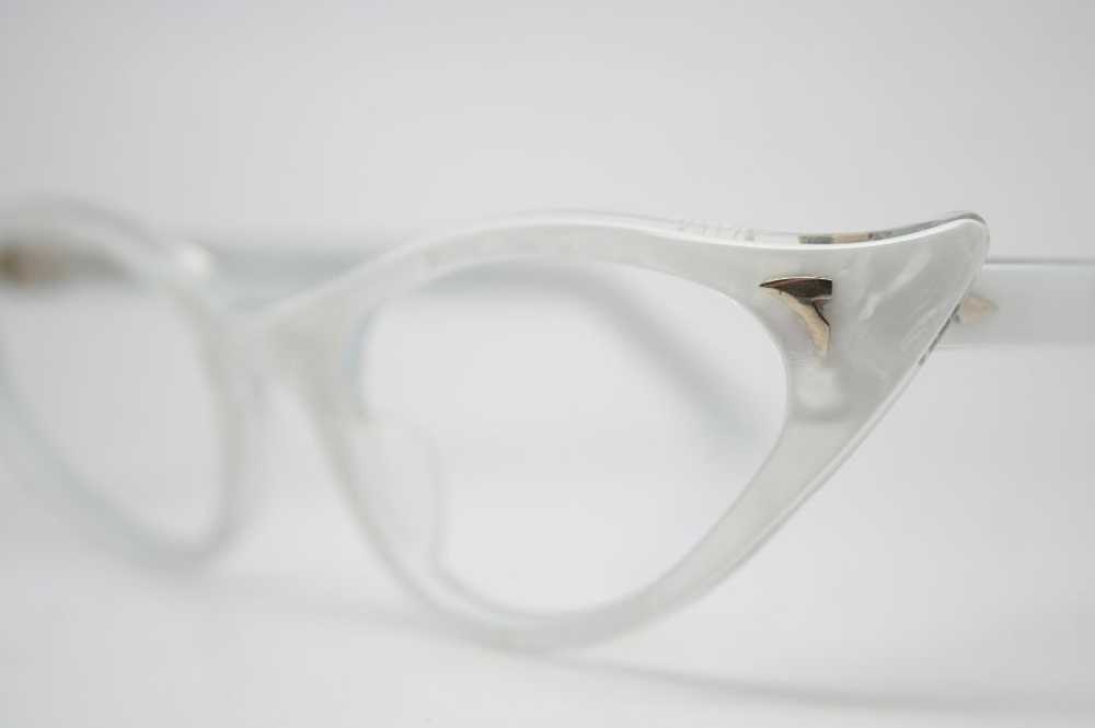 Curly White Vintage Cat Eye Glasses - image 3