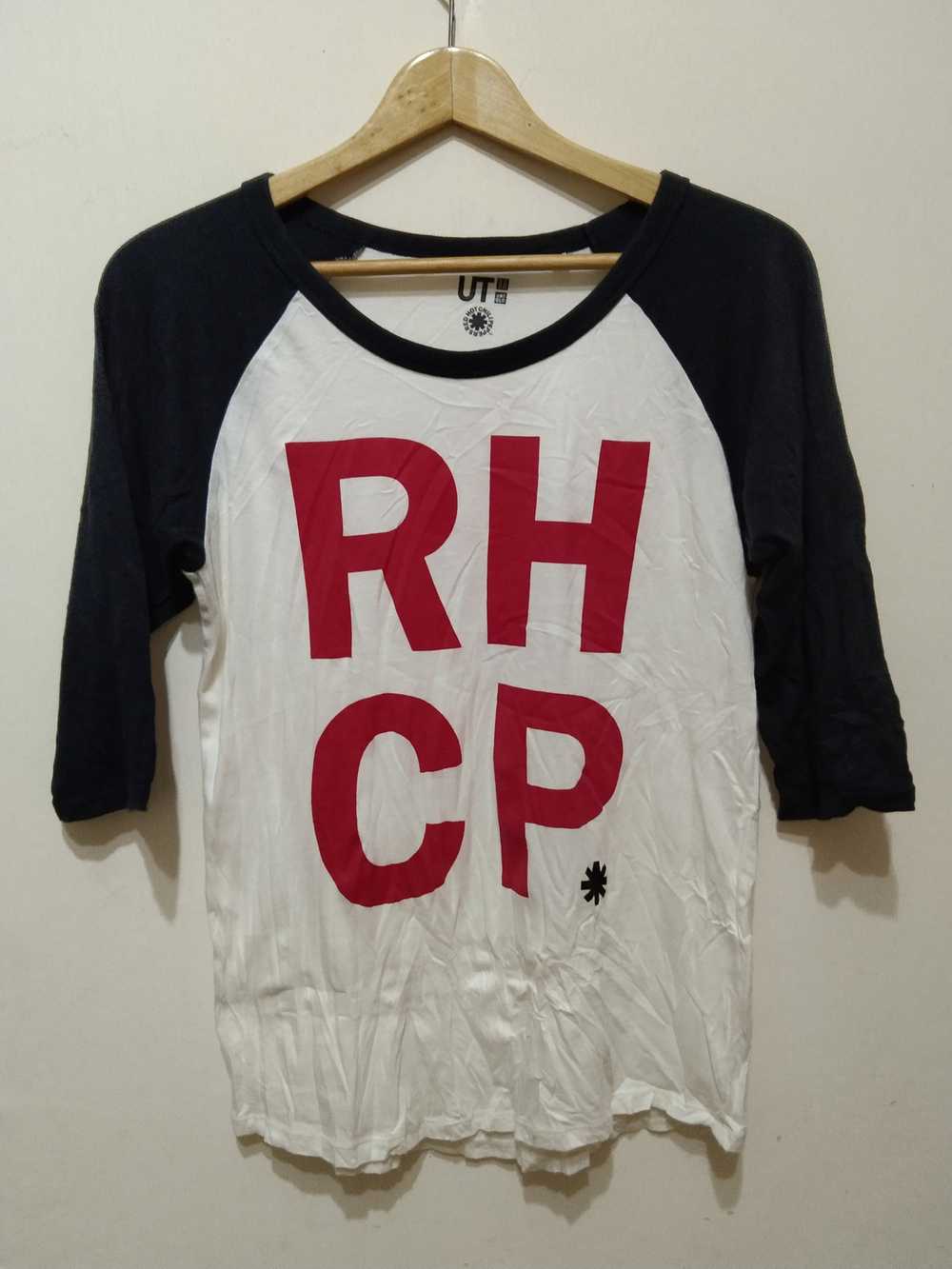 Band Tees × Uniqlo Red Hot Chili Peppers 3q Shirt - image 1