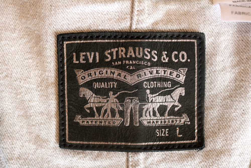 Vintage Levis Light Wash Grey Denim Vest - image 4
