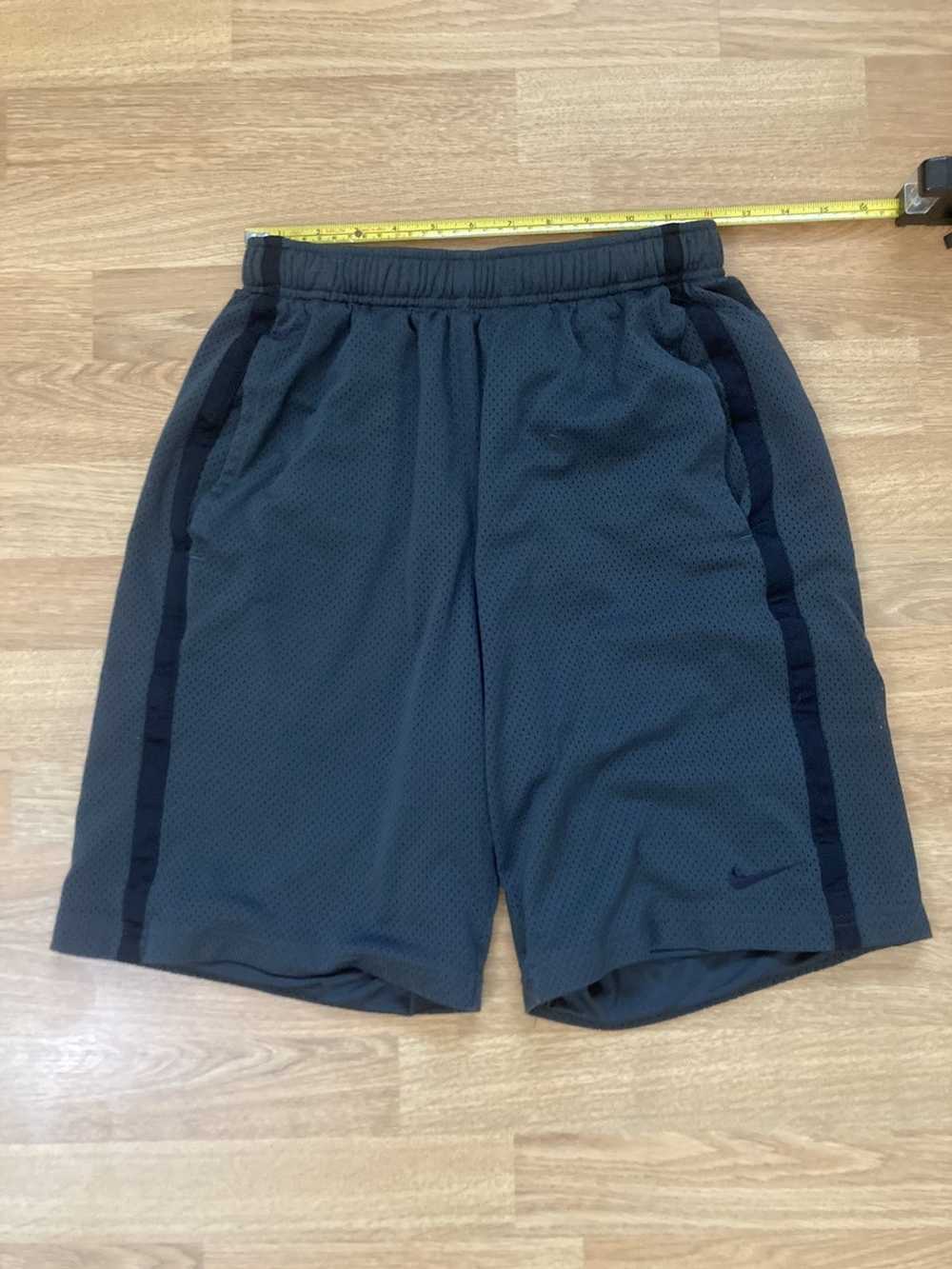 Nike Nike Shorts Adult Small Gray Active Training… - image 1