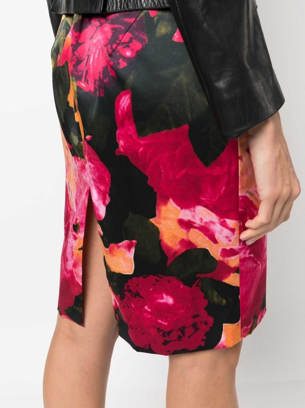 Versace Pre-Owned 2000s rose print pencil skirt -… - image 5