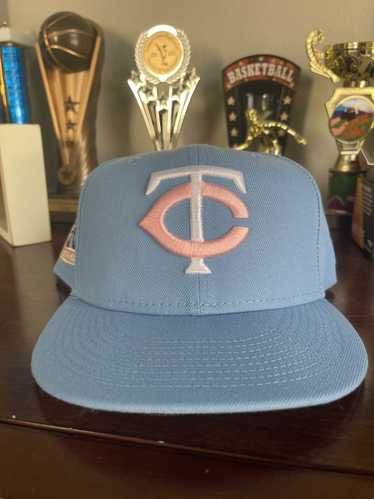 New Era Twins Fitted Baby Blue w Cotton candy pink