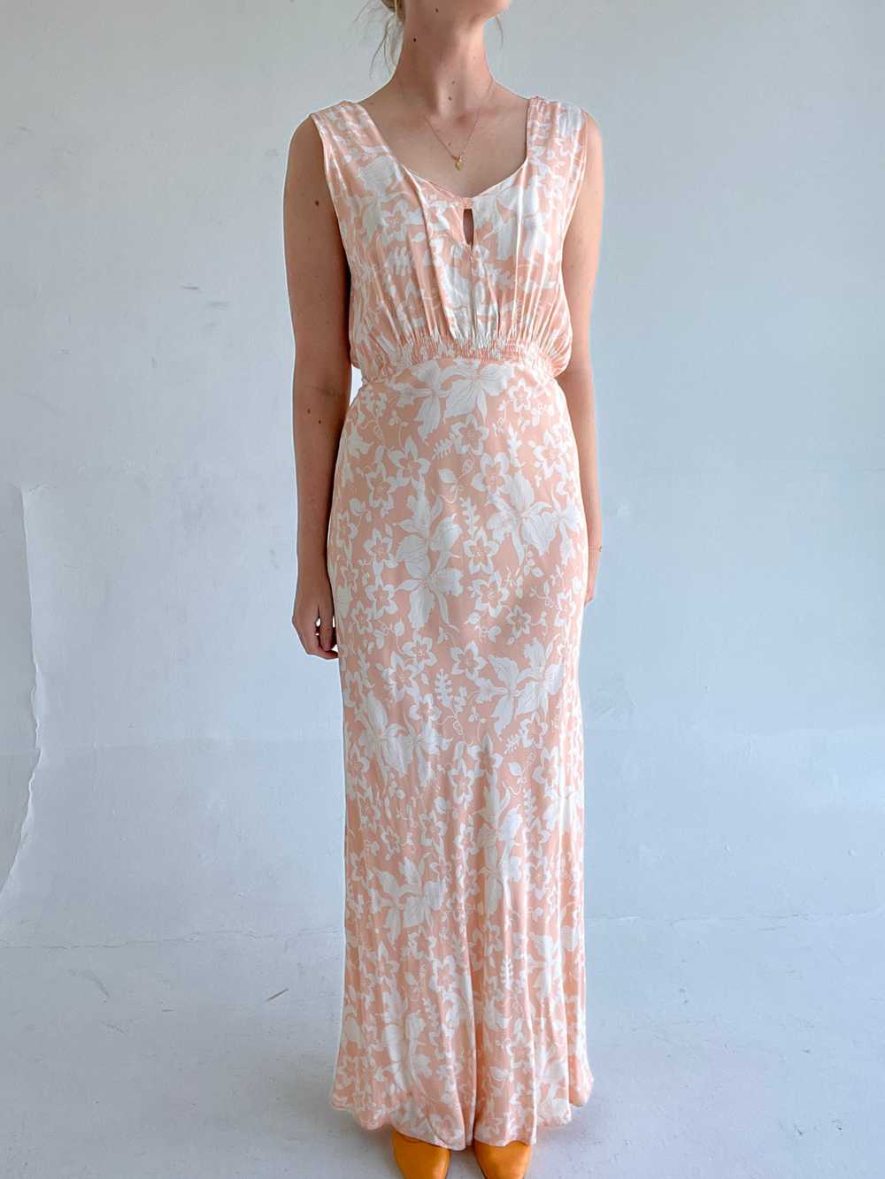 1940's Peach and White Floral Slip - image 2