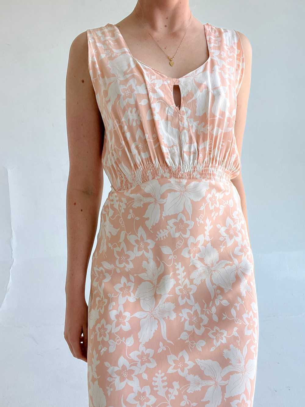1940's Peach and White Floral Slip - image 3