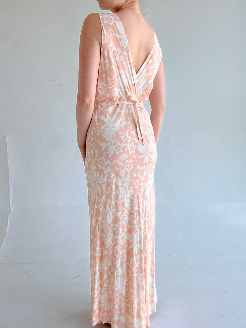 1940's Peach and White Floral Slip - image 5