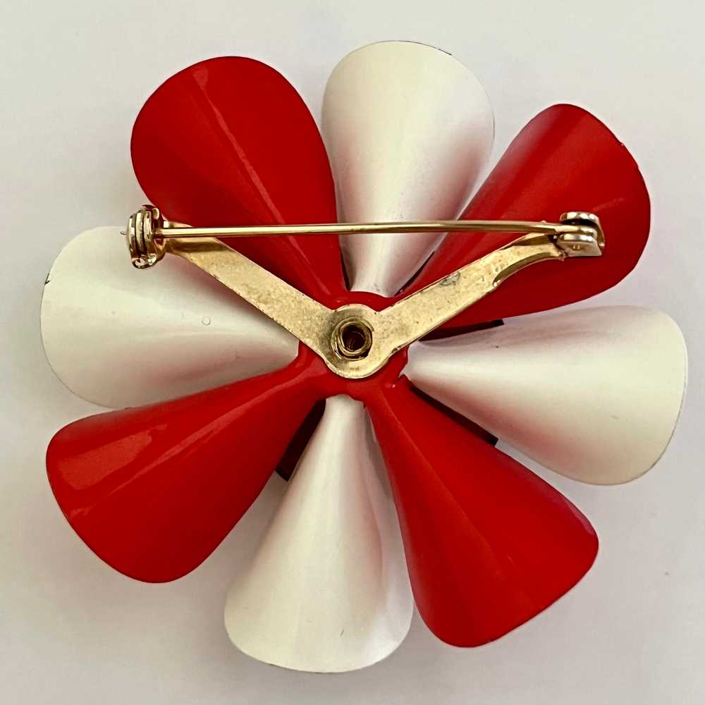 Late 60s/ Early 70s Enamel Flower Brooch - image 4