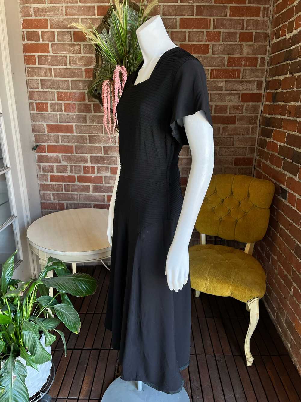 1930s Black Crepe Dress - image 2