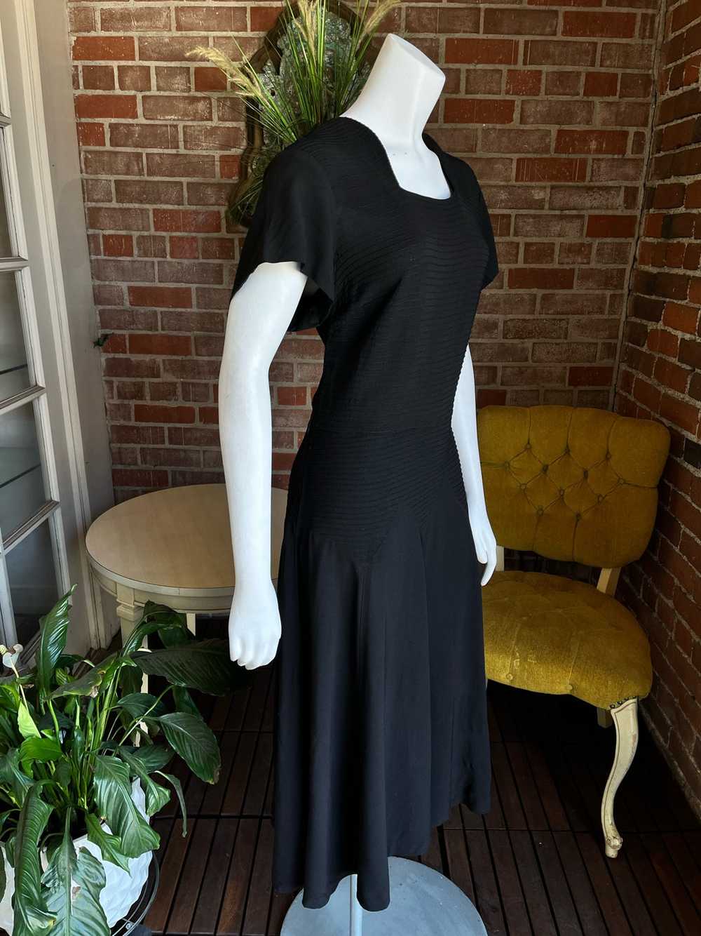 1930s Black Crepe Dress - image 4