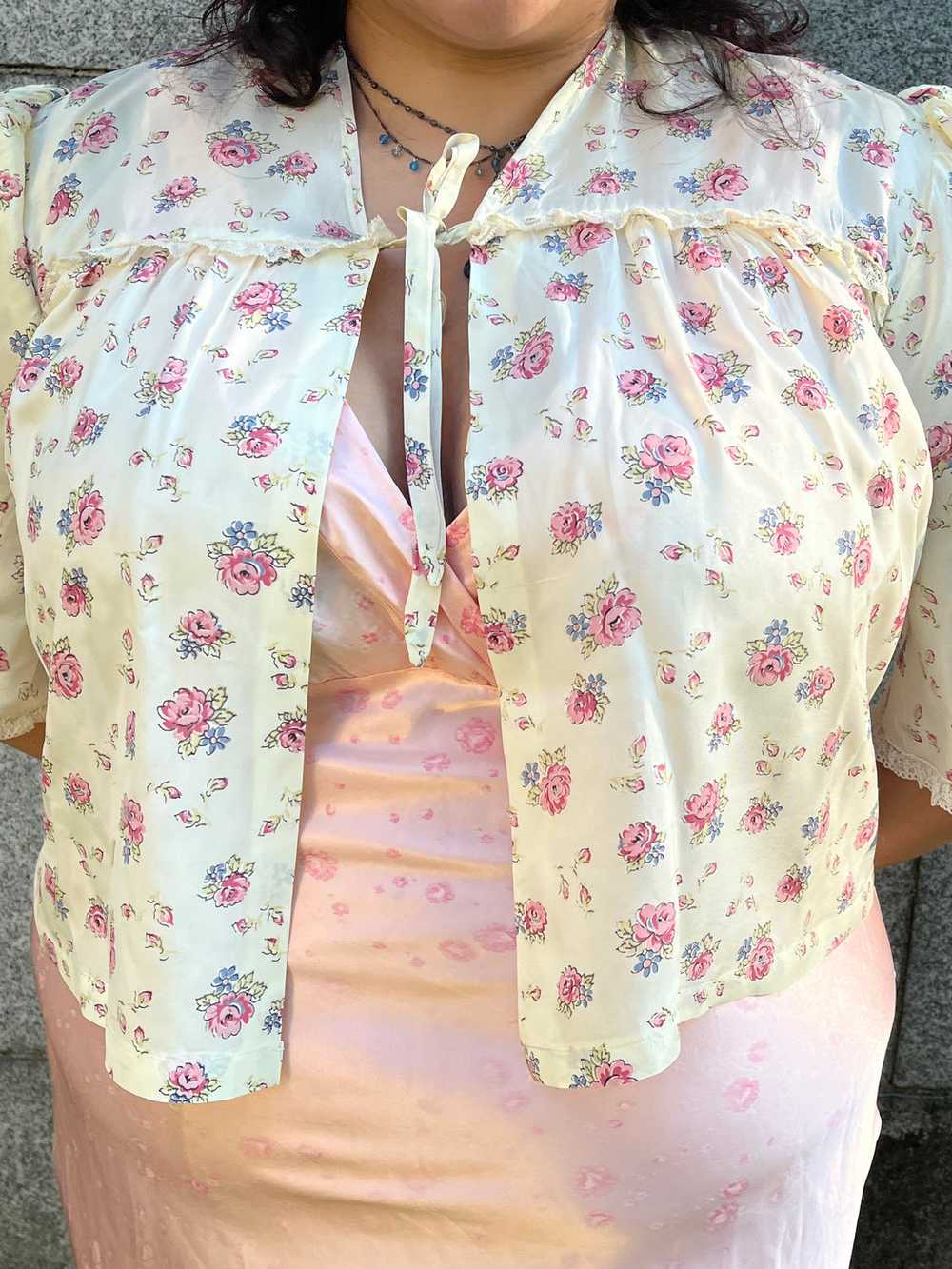 1940s Cream Pink Floral Printed Rayon Bed Jacket … - image 2