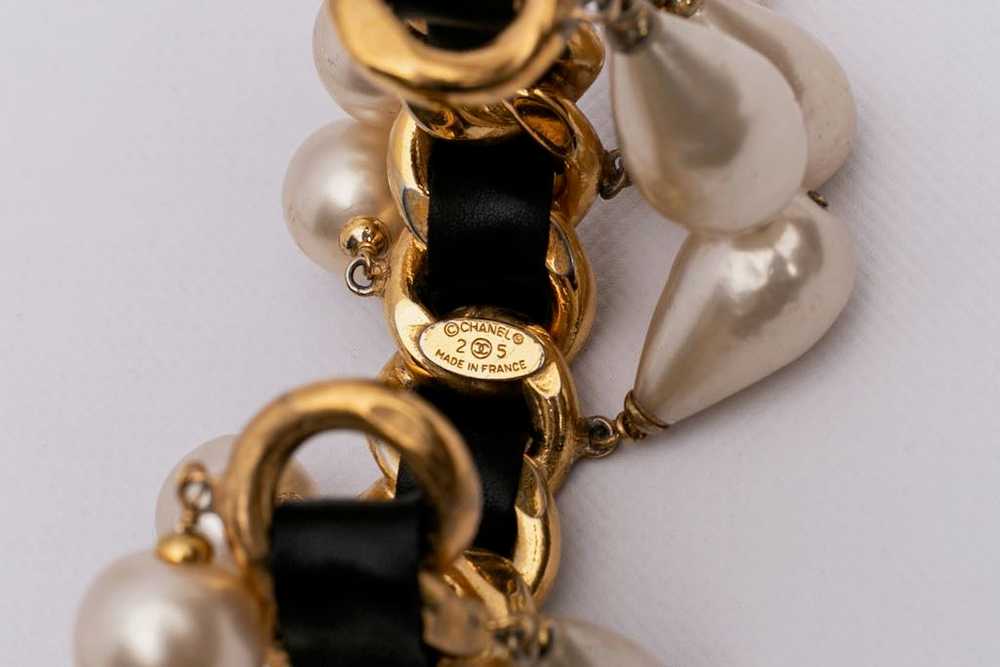 Chanel golden metal and leather bracelet - image 6