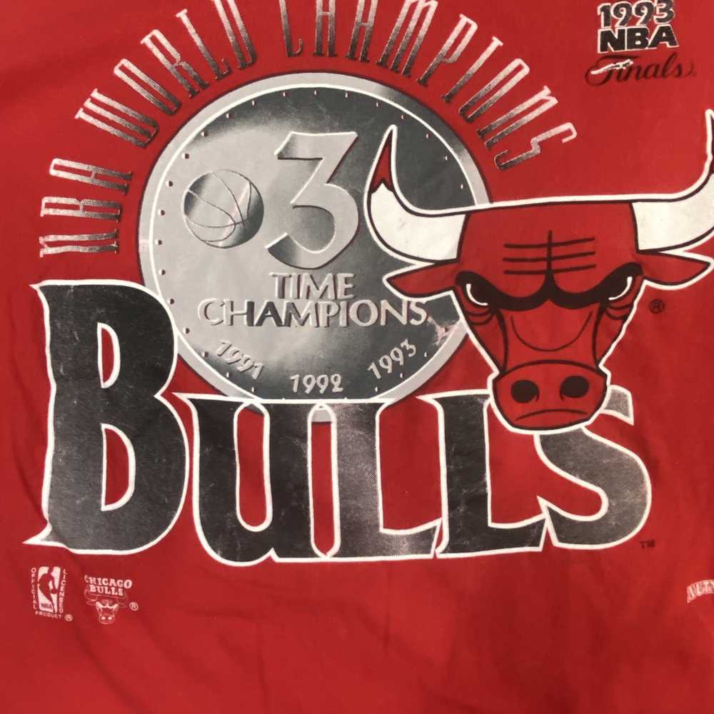 Nutmeg × Vintage Chicago Bulls 1993 NBA Finals T-… - image 5