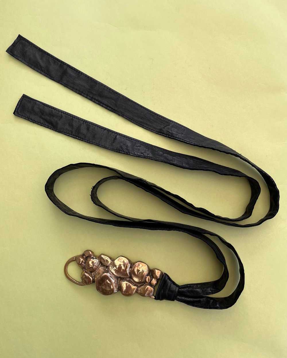 80s Black Leather & Brass Tie Belt - image 5