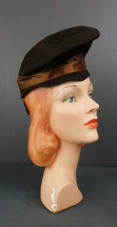 Vintage 1940s Brown Felt Tilt Hat with Satin Ribb… - image 1