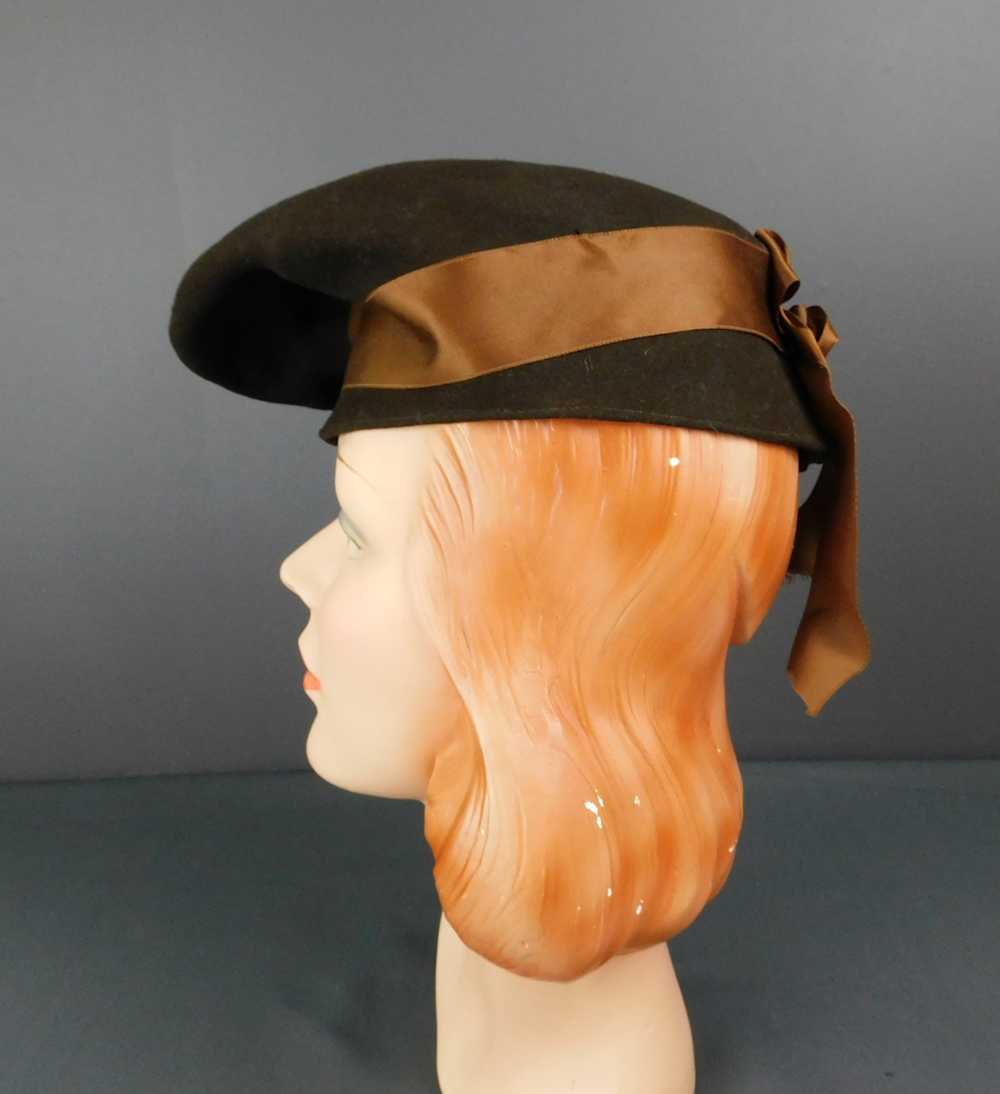 Vintage 1940s Brown Felt Tilt Hat with Satin Ribb… - image 7