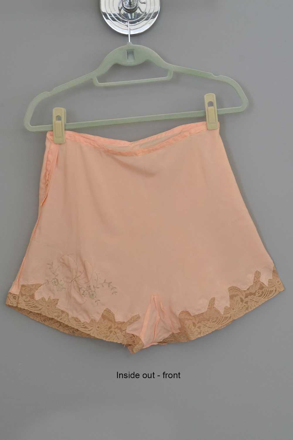 1930s 40s Peach Crepe Embroidered Lace Appliqué P… - image 5