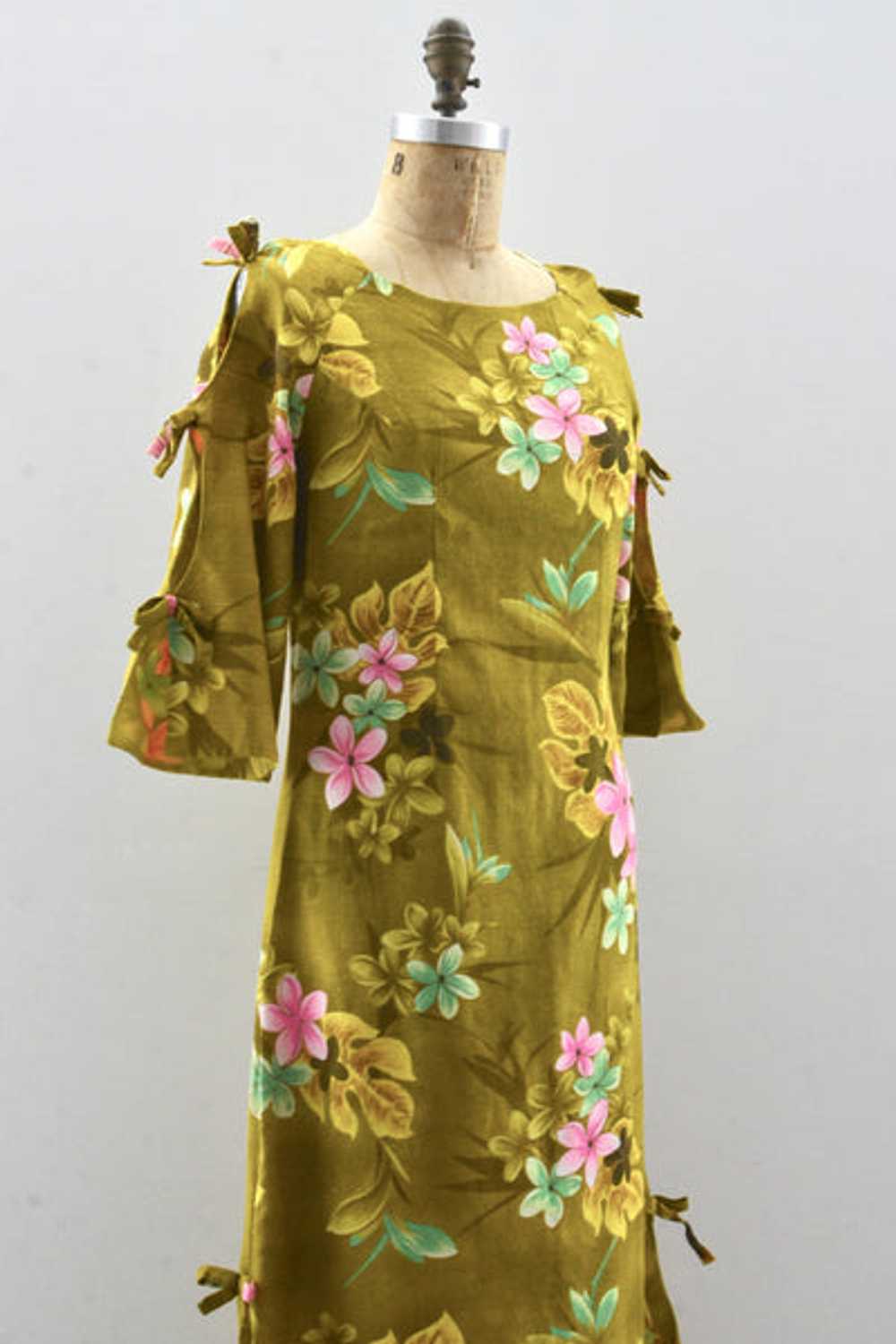 Gold Barkcloth Hawaiian Dress - image 4