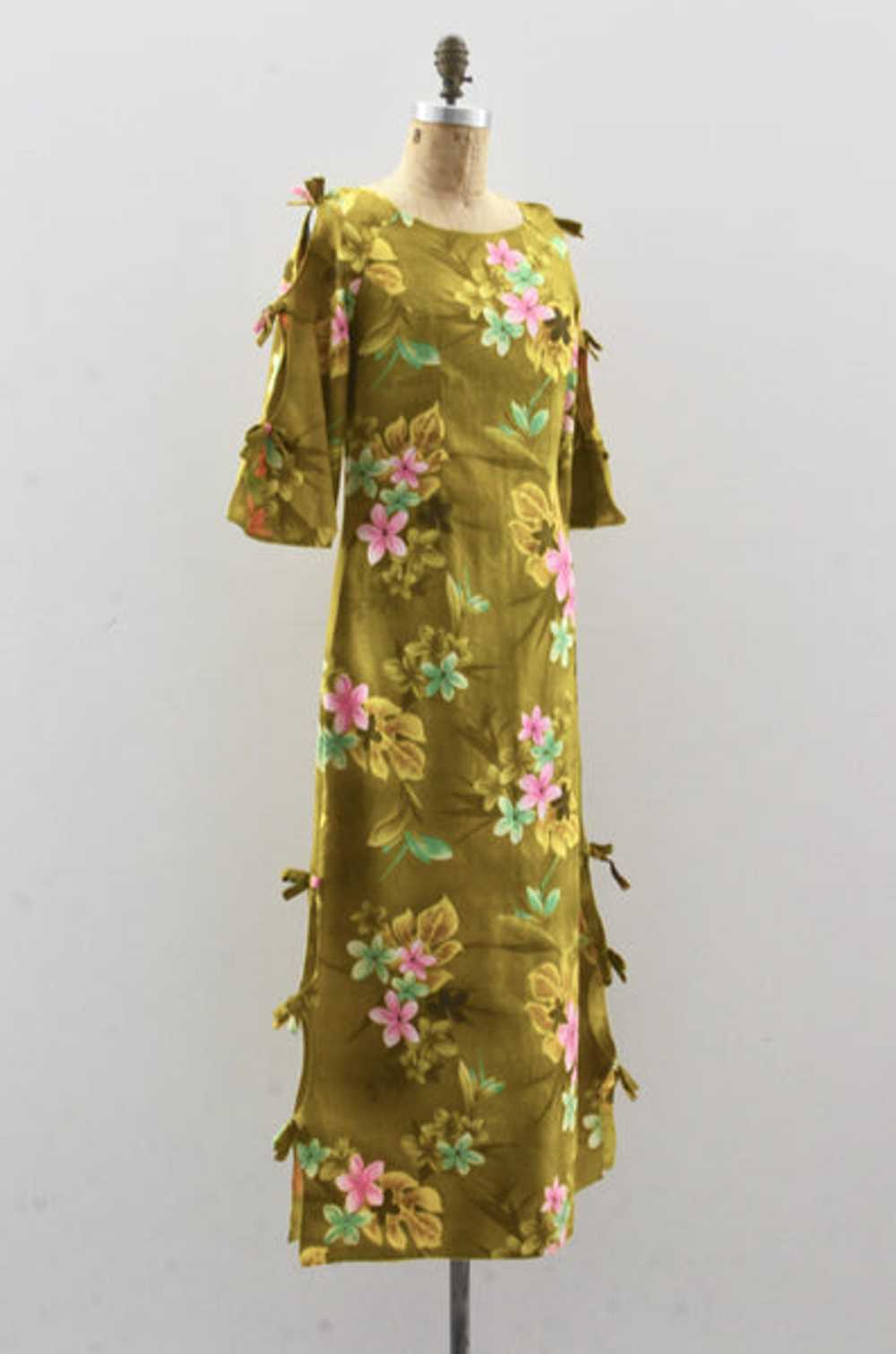 Gold Barkcloth Hawaiian Dress - image 6