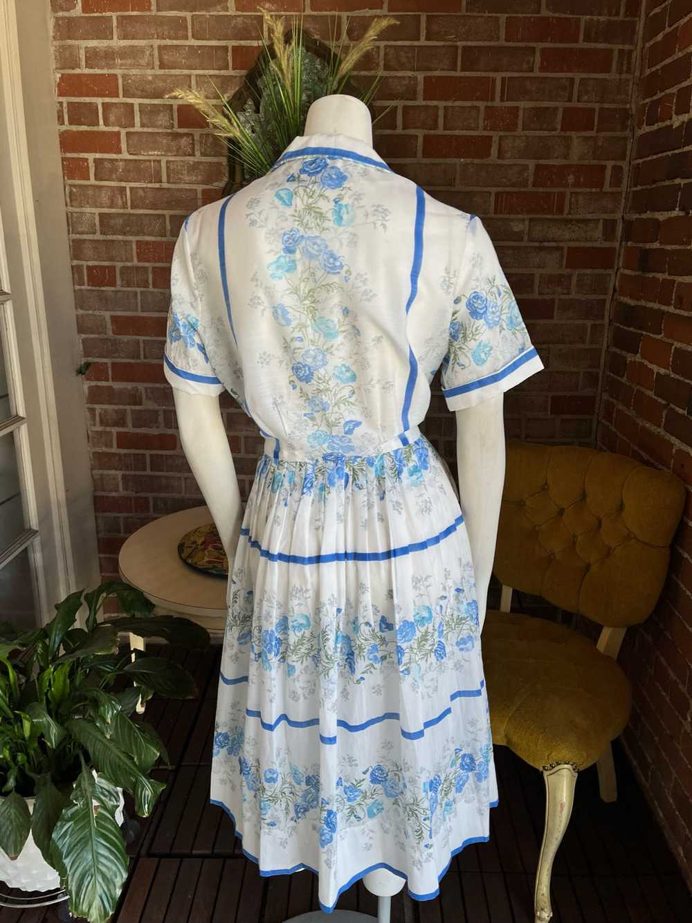 1950s Sheer Blue Roses Dress - image 3