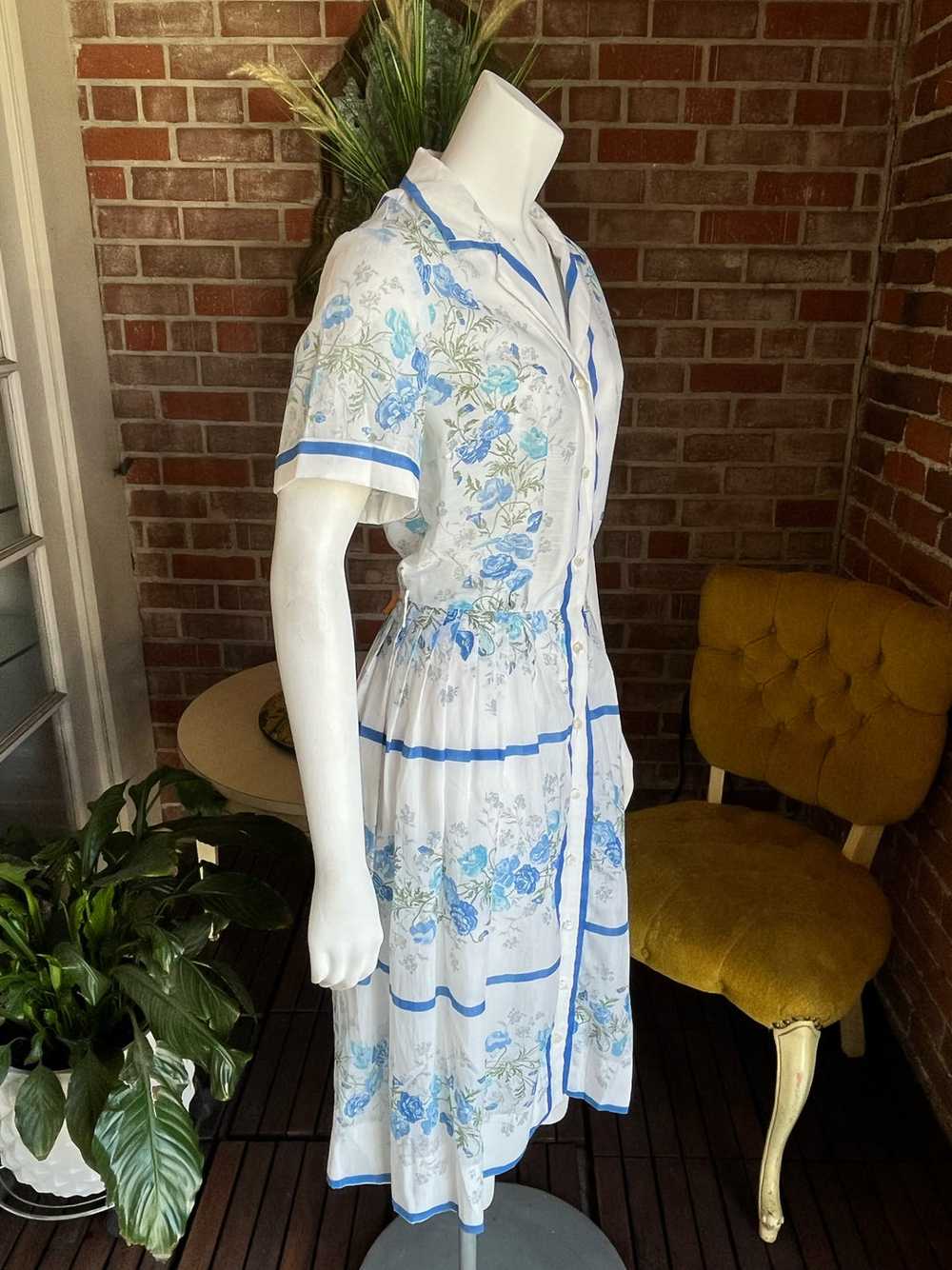 1950s Sheer Blue Roses Dress - image 4