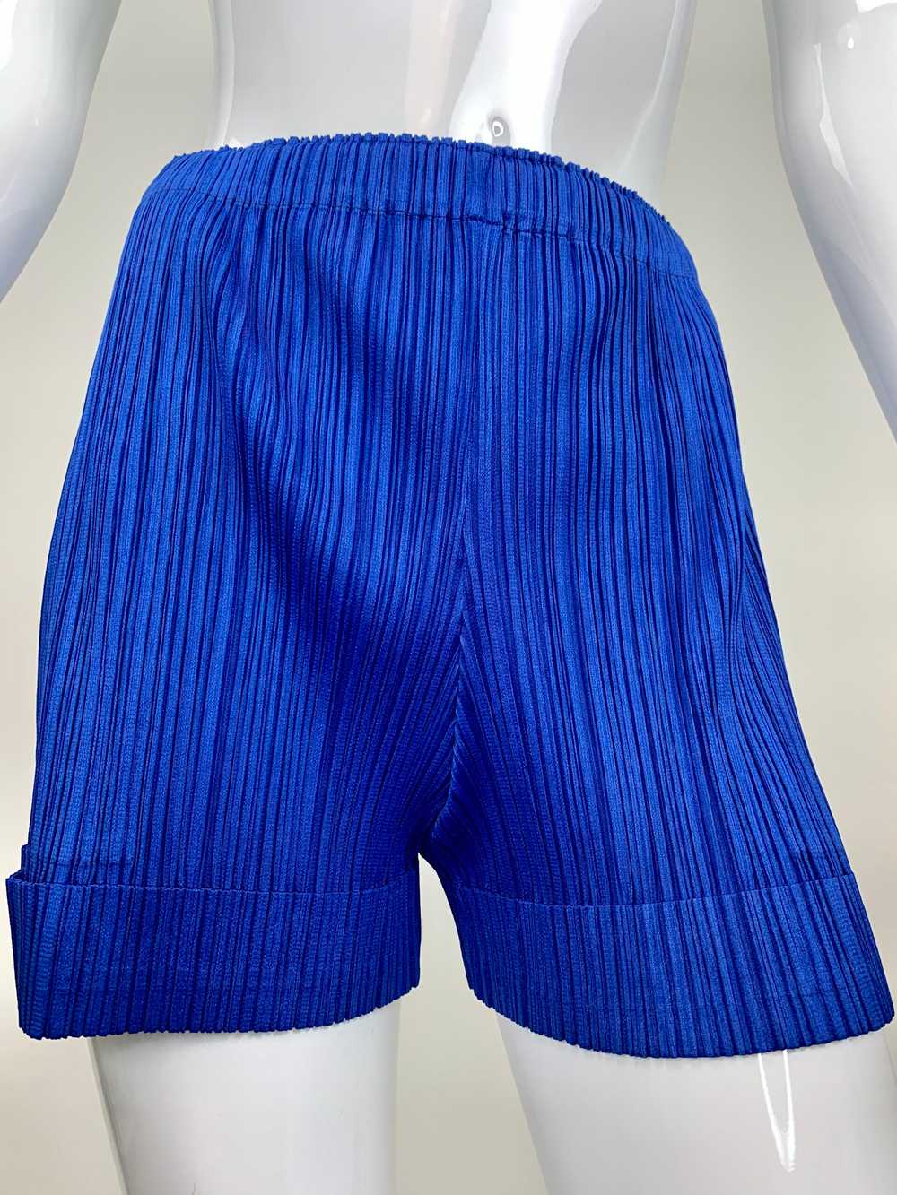 Pleats Please blue shorts - image 5