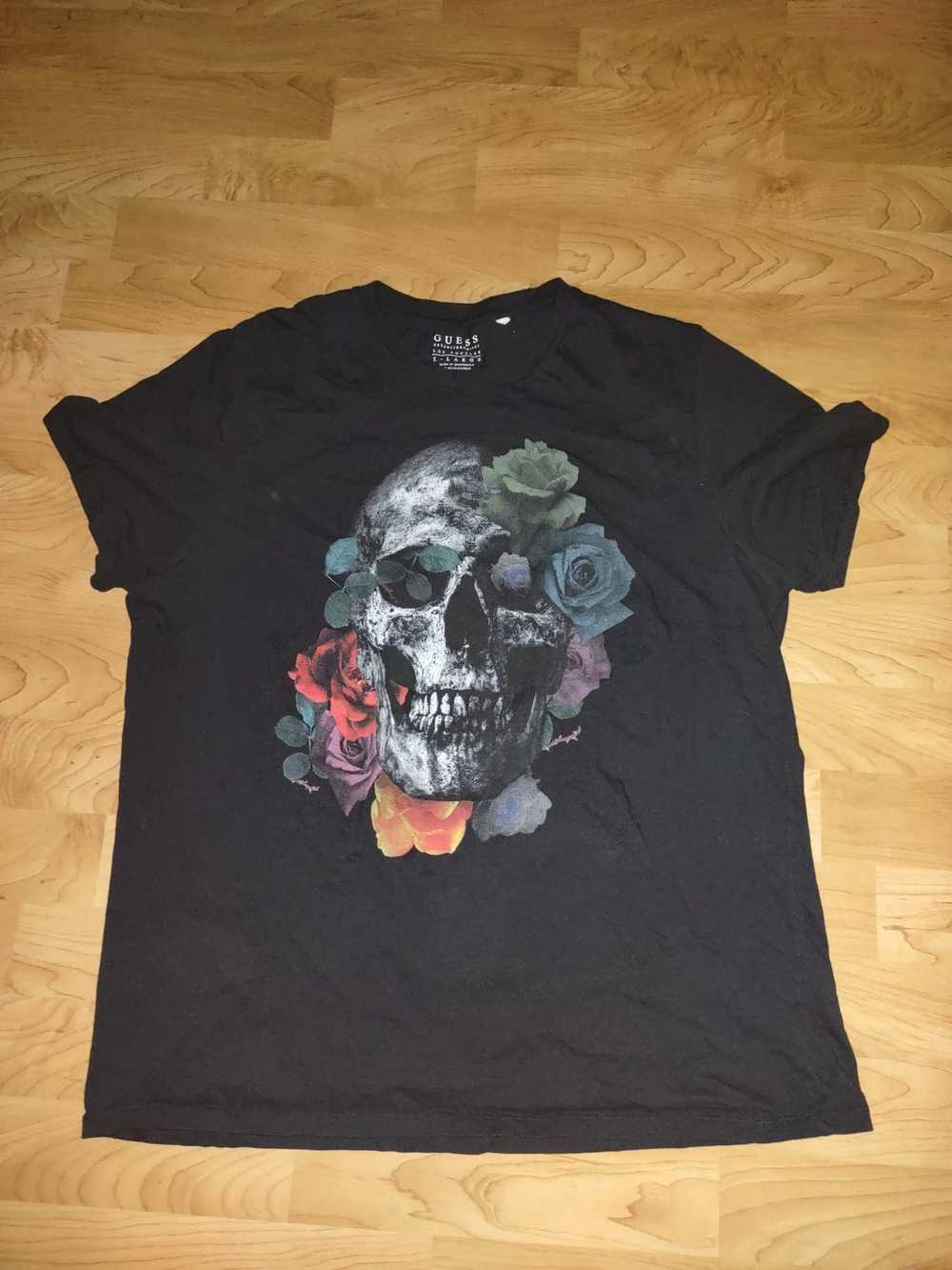 Guess Vintage Guess Skull And Flowers T Shirt Men… - image 1