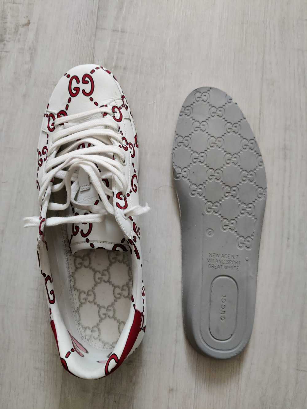 Gucci Gucci ace motif shoes - image 9