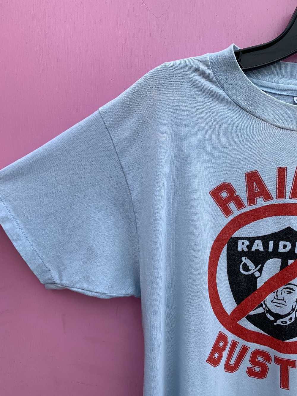 1980S NFL RAIDER BUSTER GRAPHIC SINGLE STITCH T-S… - image 3