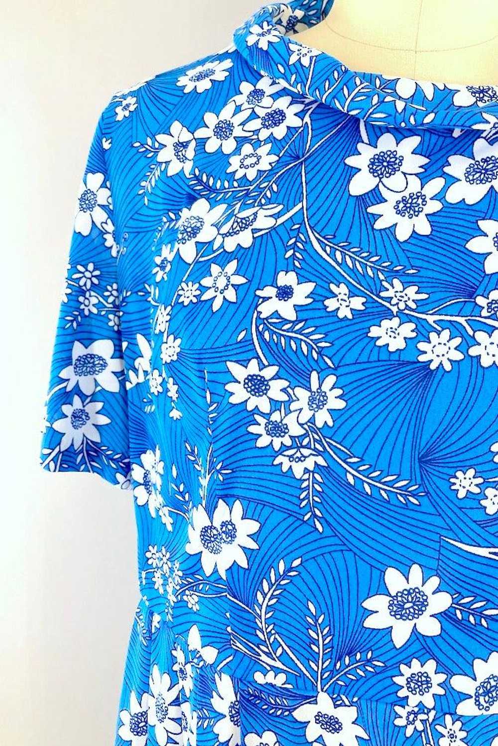 Vintage 1960s Blue Floral Day Dress - image 4
