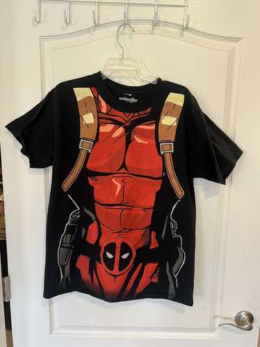 Marvel Comics I Am Deadpool costume T-shirt. Size 