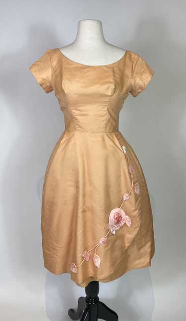 1950s Peach Floral Applique Dress - image 1