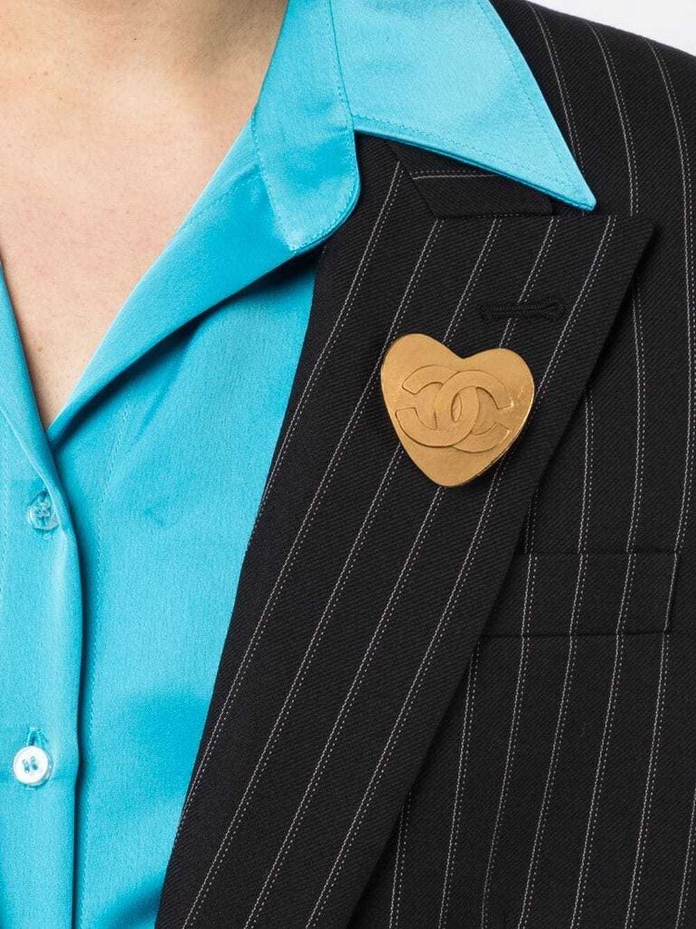 CHANEL Pre-Owned 1995 CC heart brooch - Gold - image 2
