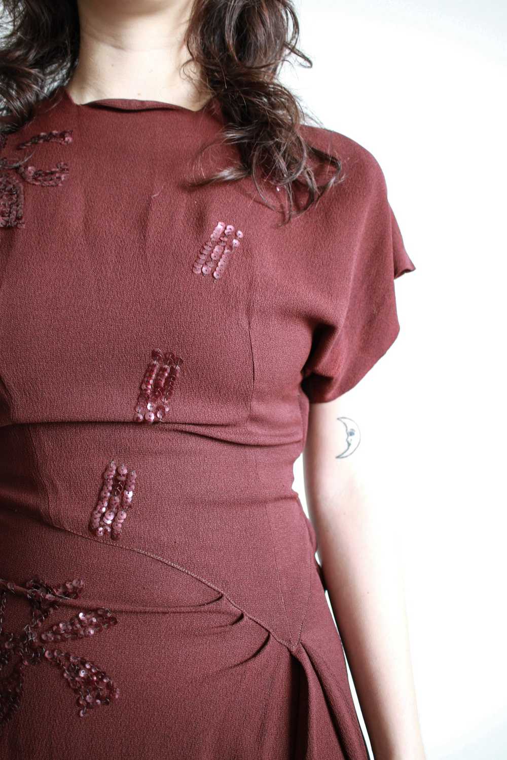1940s Chocolate Crepe Sequin Dress - image 5