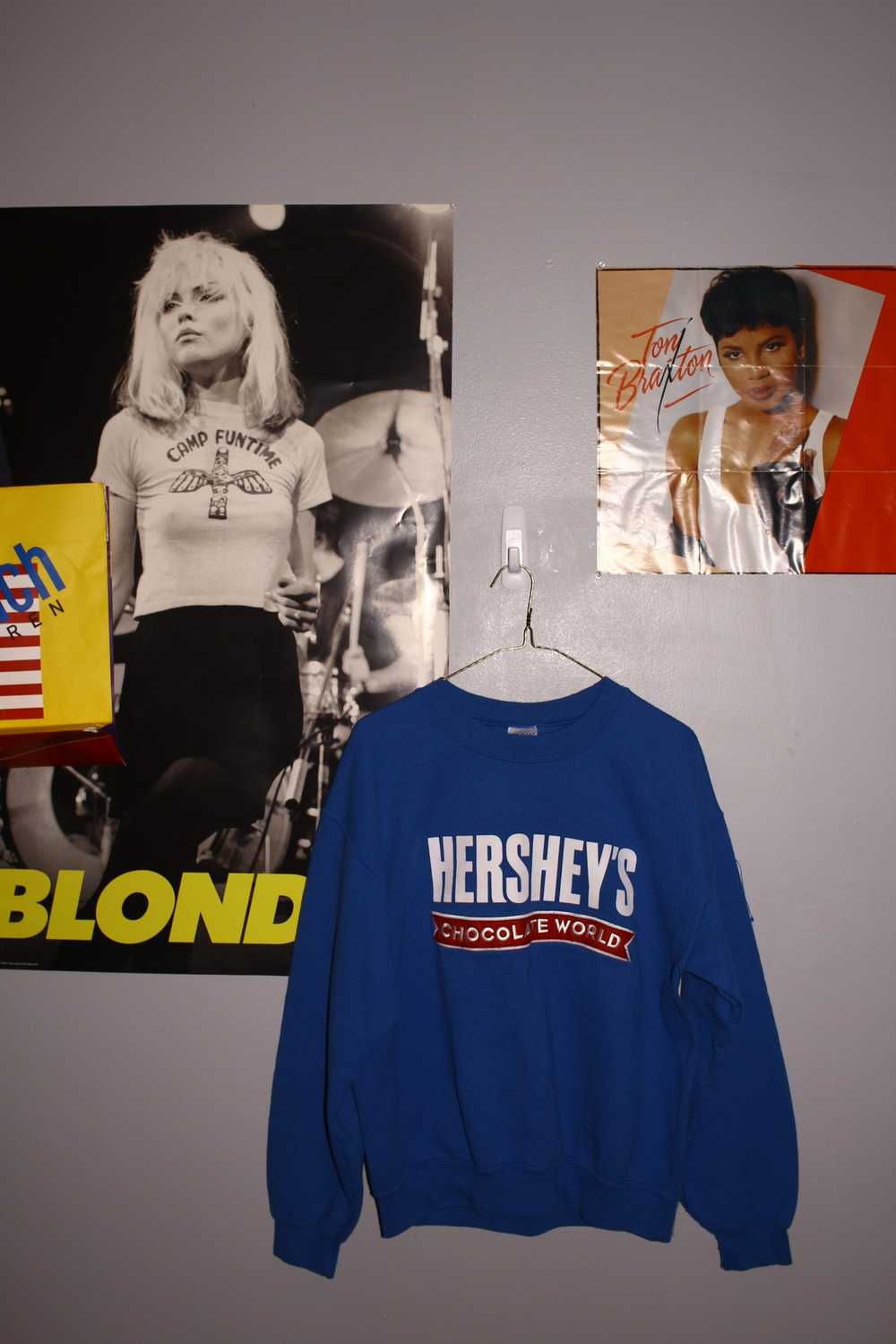 Vintage Hershey's Chocolate World Sweatshirt - image 1