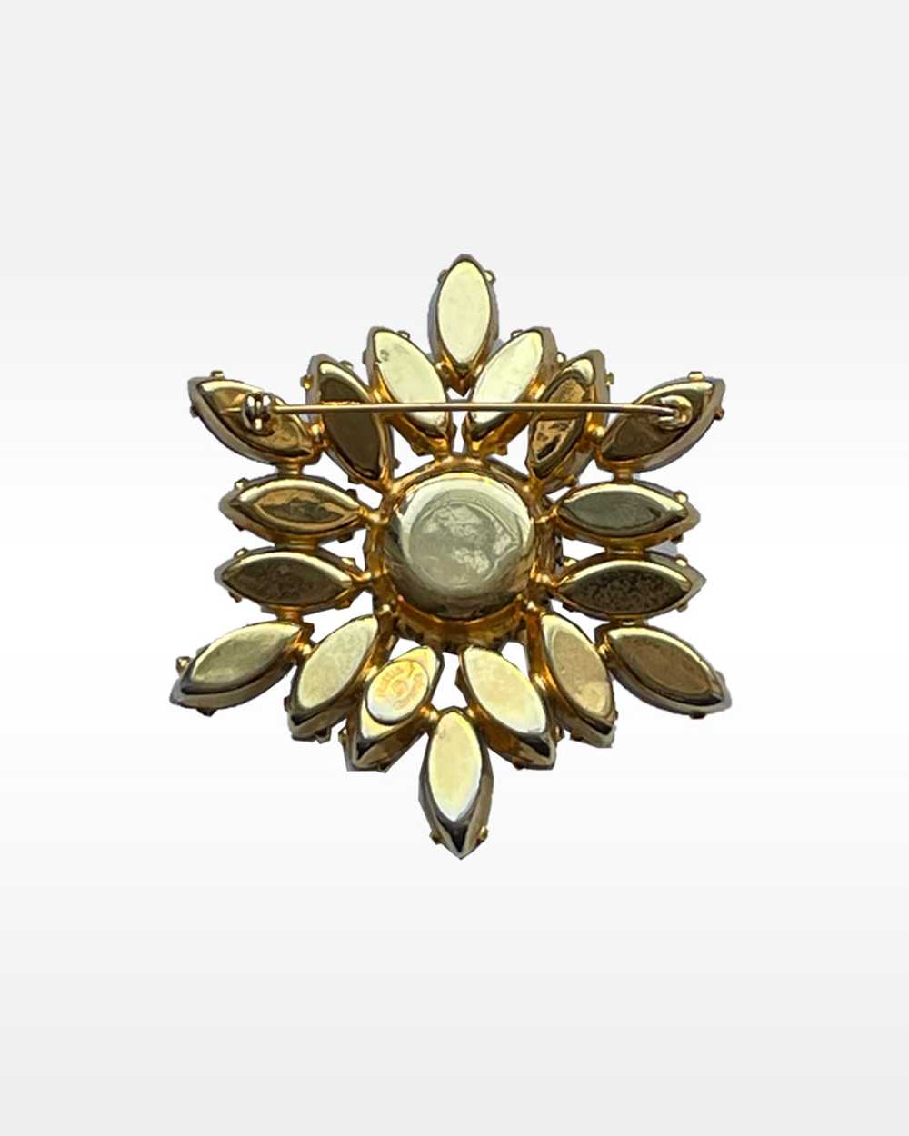 Hattie Carnegie Gold and White Glass Pin - image 4