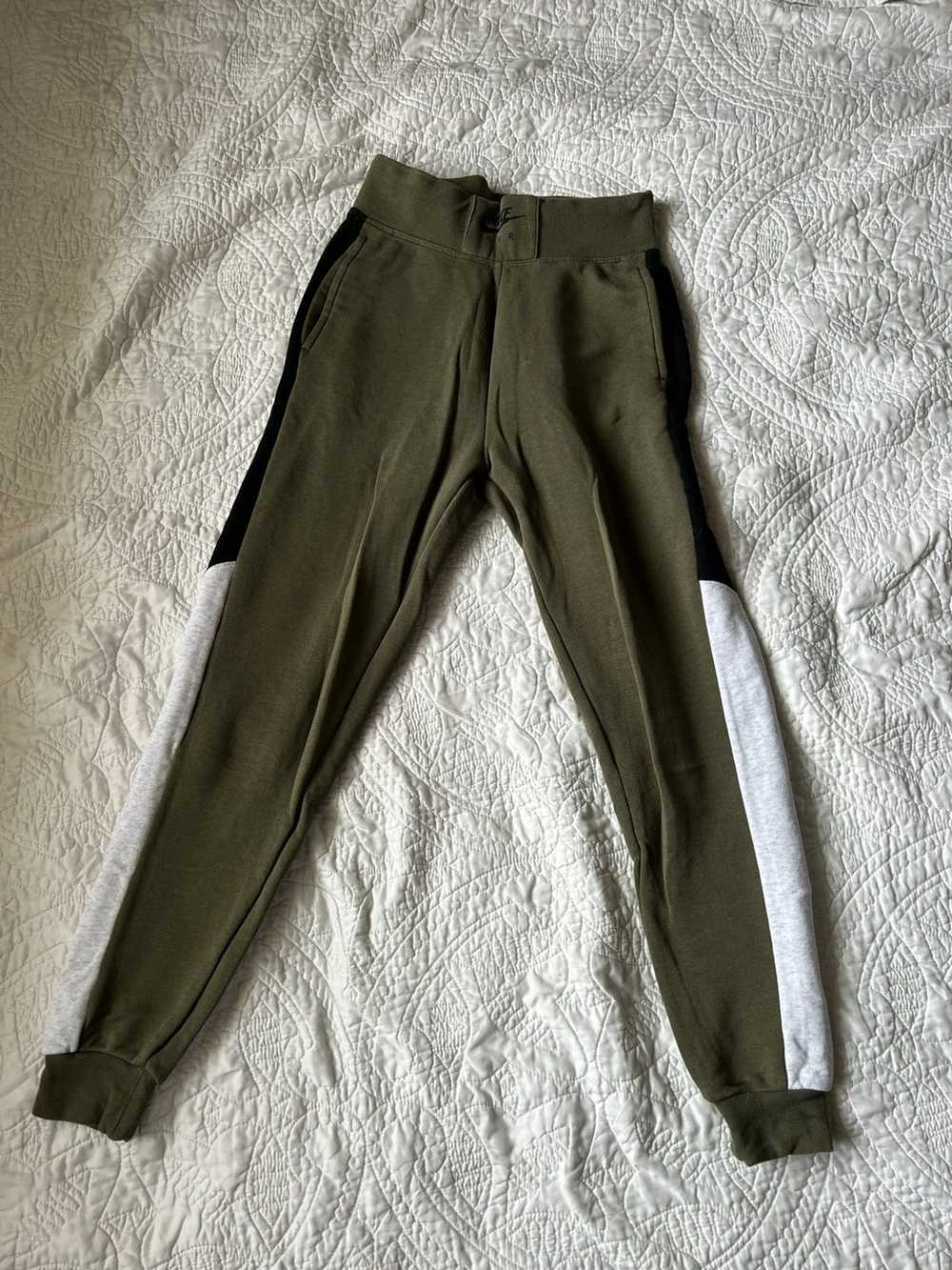 Nike (W) XS Nike sweatpants - image 1