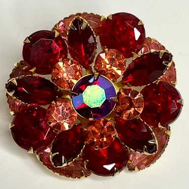 Late 50s/ Early 60s Sparkling Rhinestone Brooch - image 1