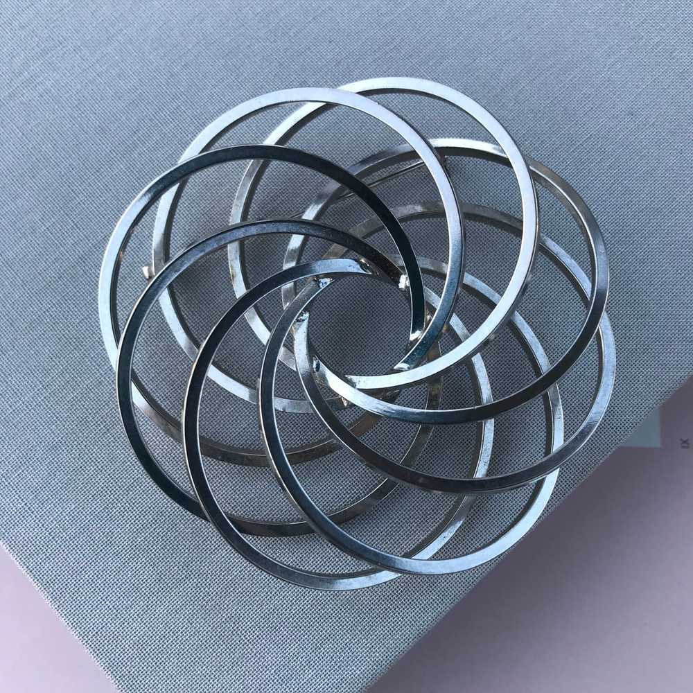 1950s Interlocking Circle Brooch - image 2
