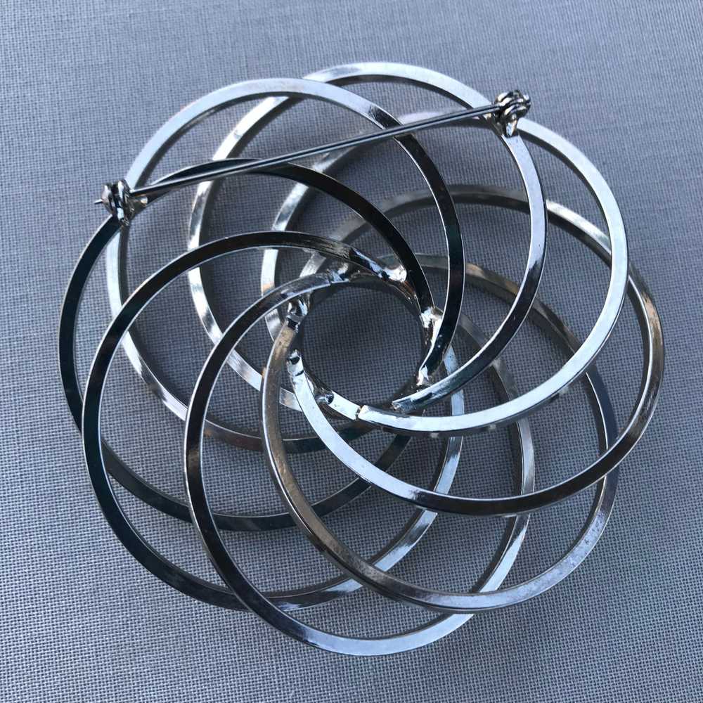 1950s Interlocking Circle Brooch - image 5