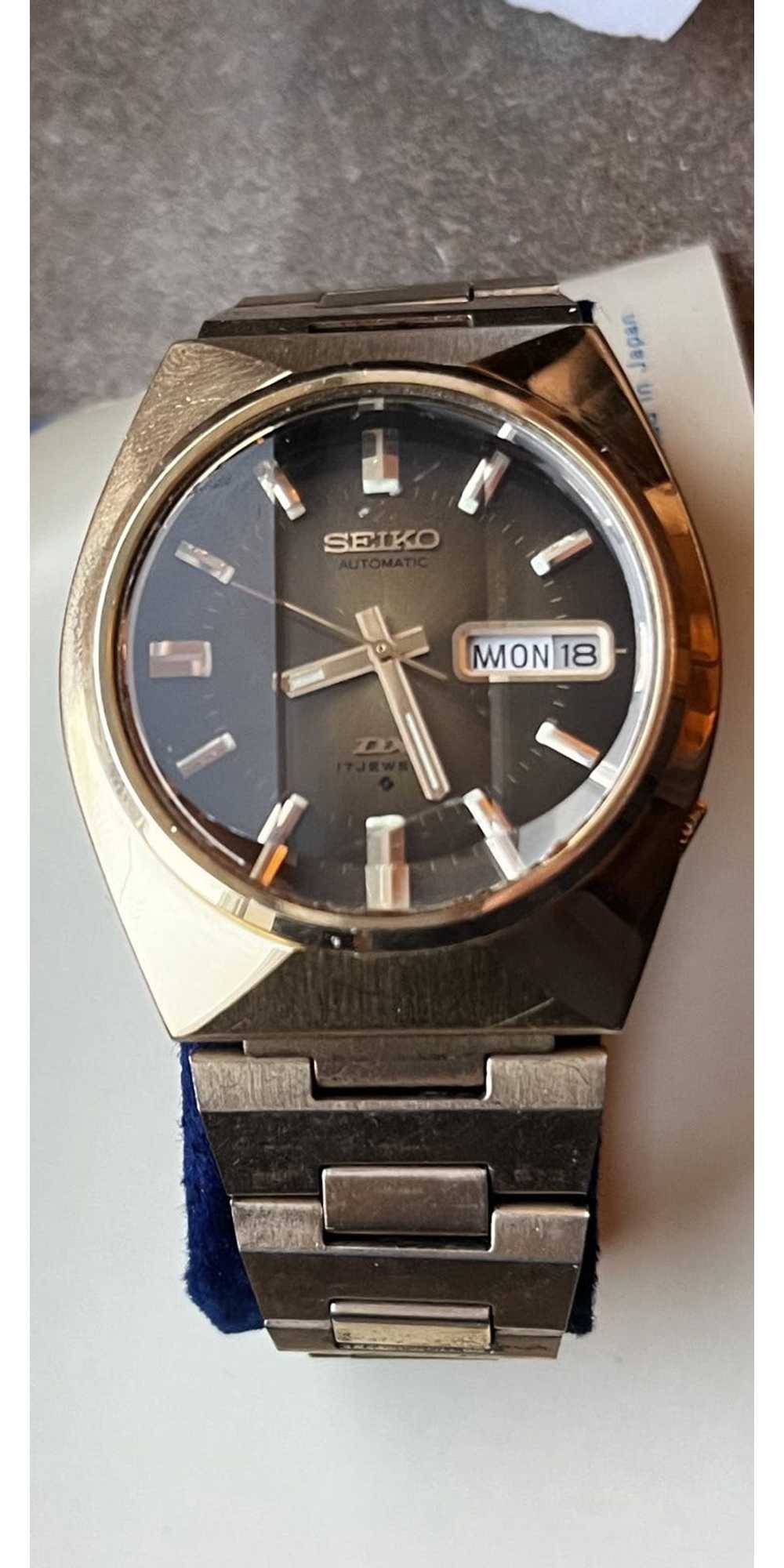 Seiko 1975 Seiko Automatic w/ Fancy Faceted Cryst… - image 2