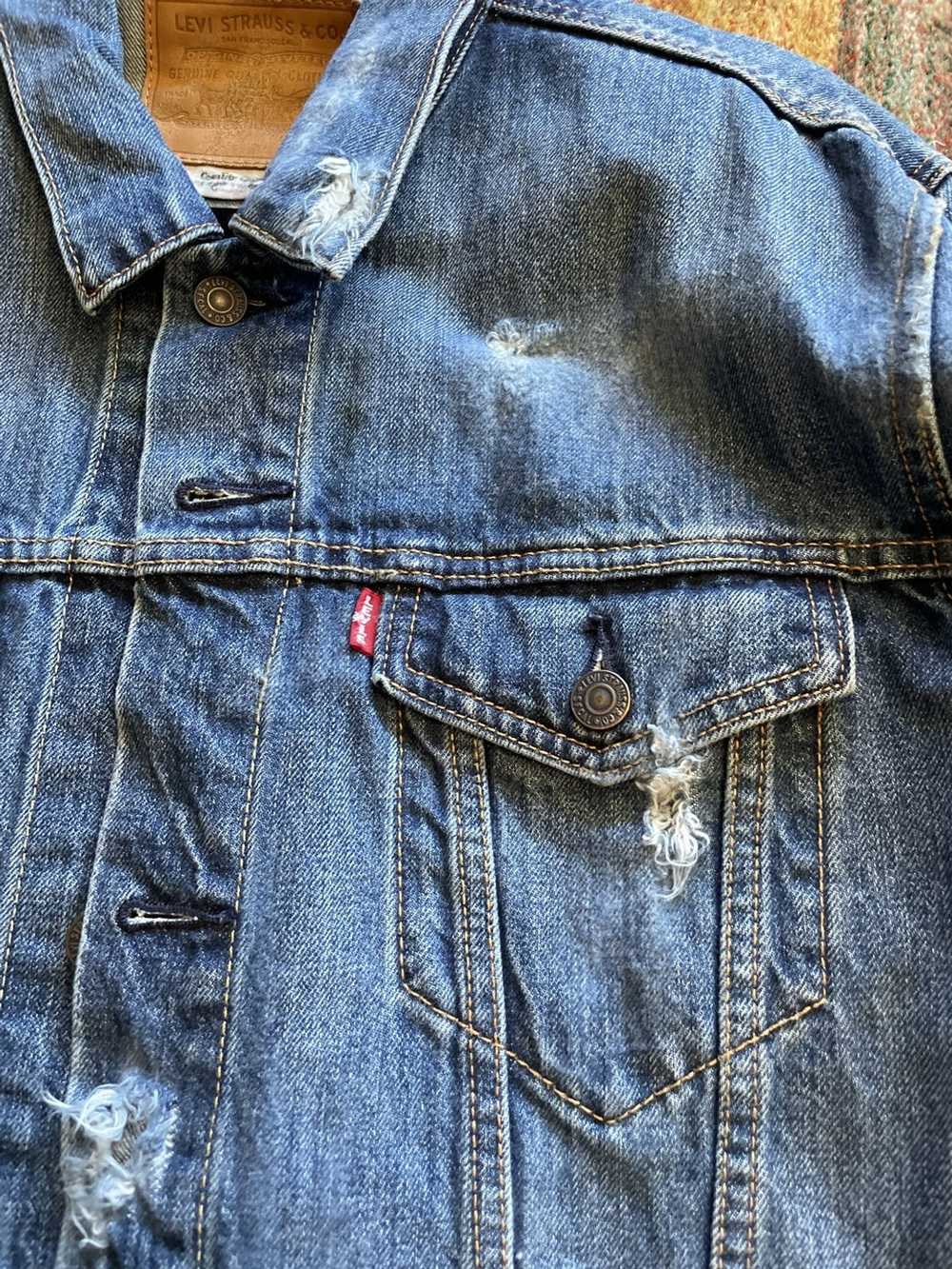 Vintage Distressed Cropped Levi’s denim jacket - image 2
