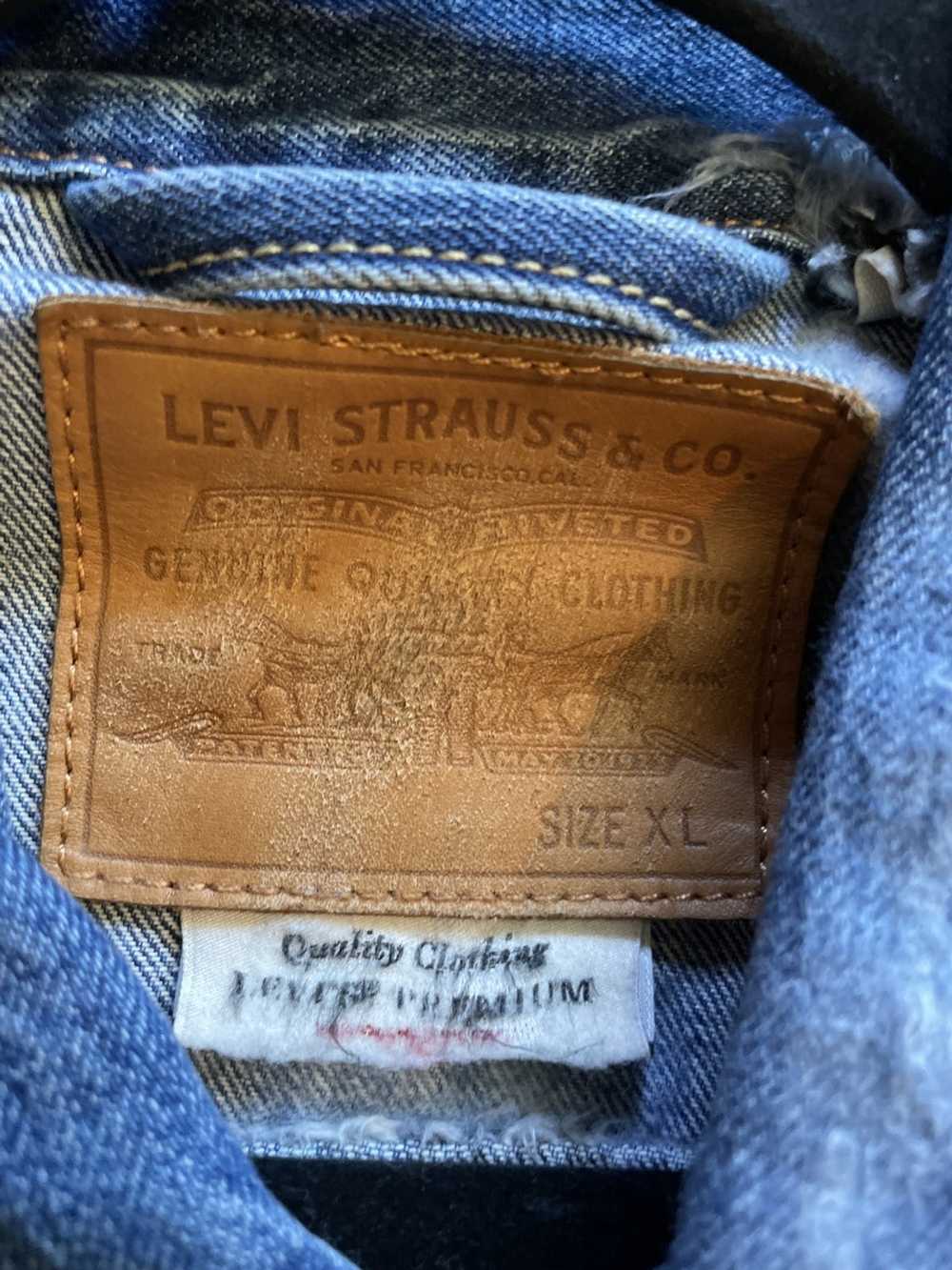 Vintage Distressed Cropped Levi’s denim jacket - image 3