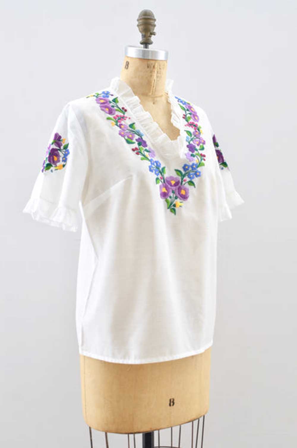 70's Embroidered Blouse / S - image 2