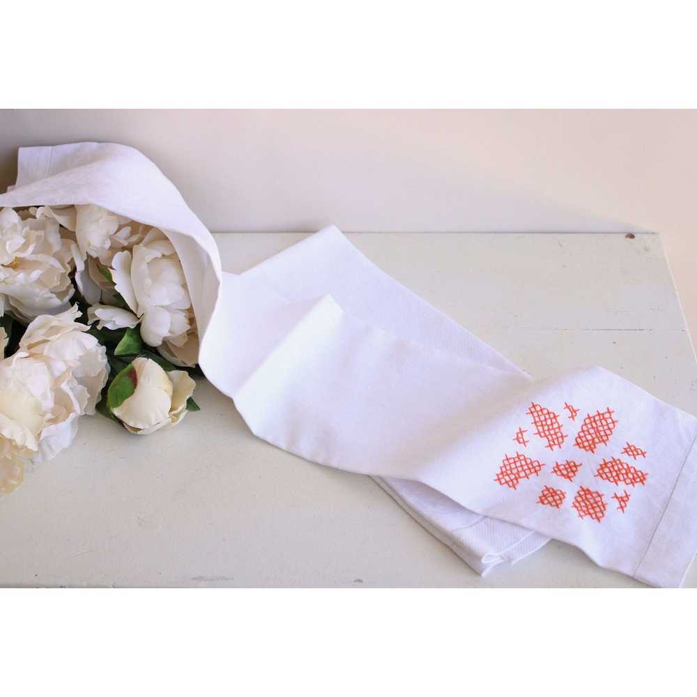 Vintage 1960s White Linen Set Of Hand Towels With… - image 5