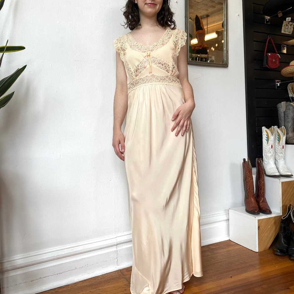 1940’s Peach Nightgown - image 1