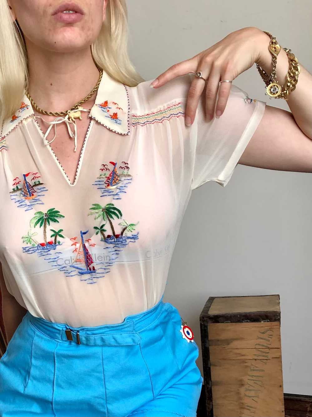 vintage 1940s embroidered sailboat blouse {M} - image 11