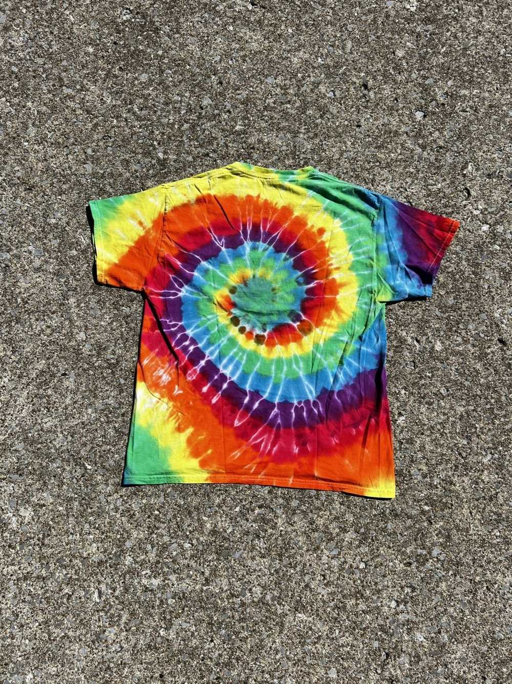 Gildan × Vintage Vintage 2000’s Spiral Rainbow Ti… - image 4