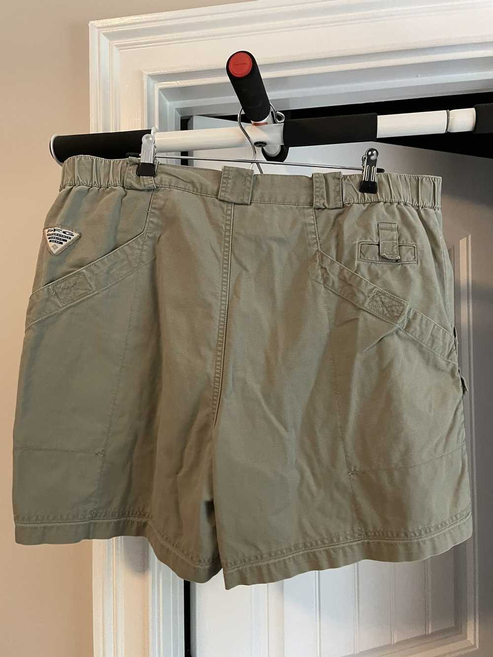 Columbia Columbia PFG mesh pocket belted shorts XL - image 2